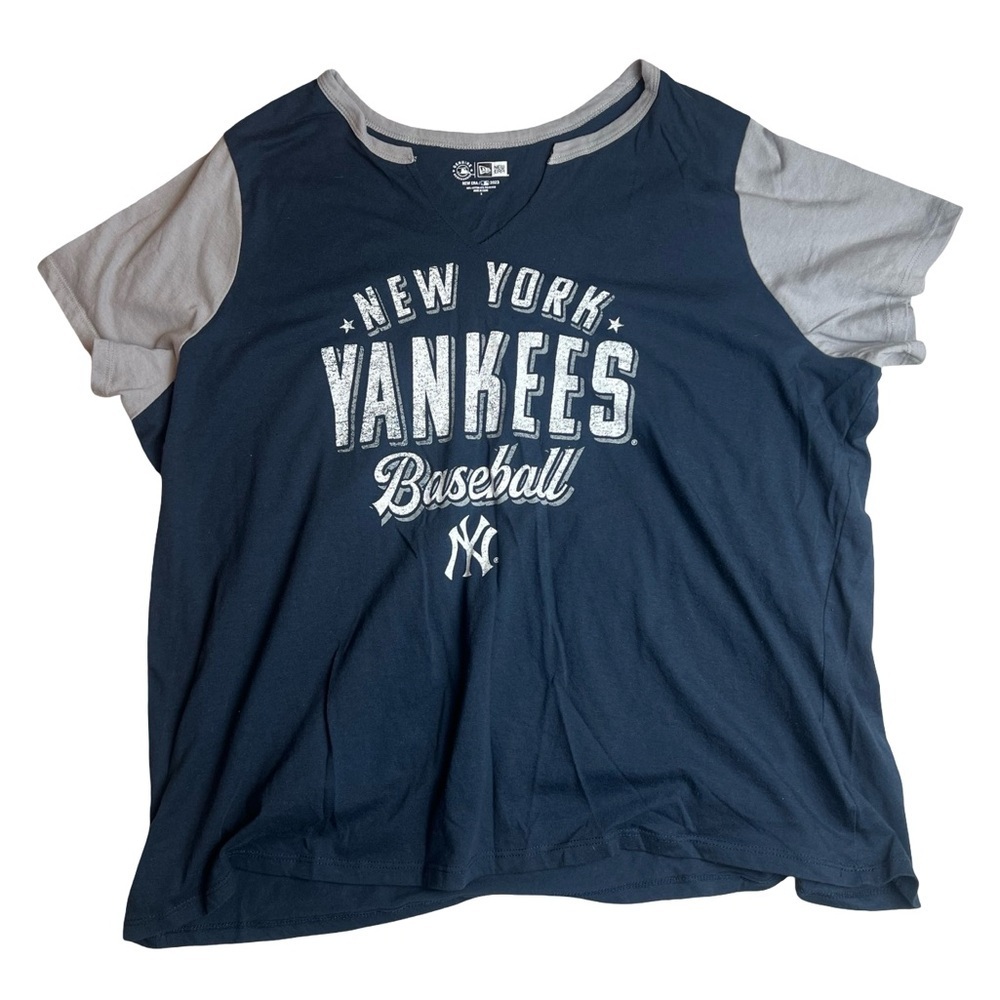 New York Yankees Women T-Shirt S-M Navy Blue Graphic V-Neck Cut Boxy Fit